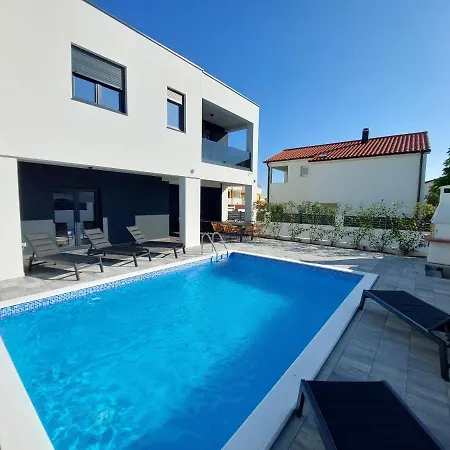 Amazing 3 Bedroom * Vrsi