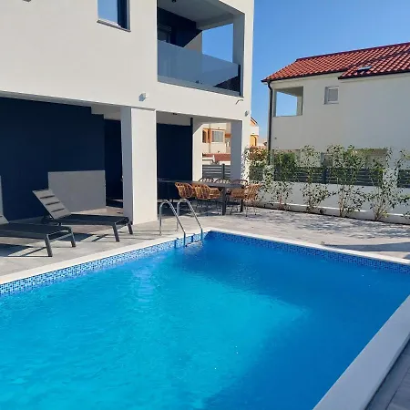 Amazing 3 Bedroom Vrsi